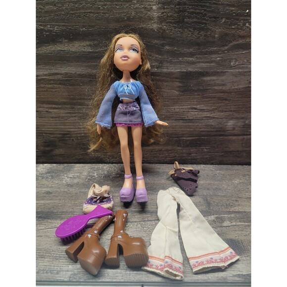 MGA 2001 Bratz Yasmin First Edition with some Original Doll Accessories - Picture 2 of 5